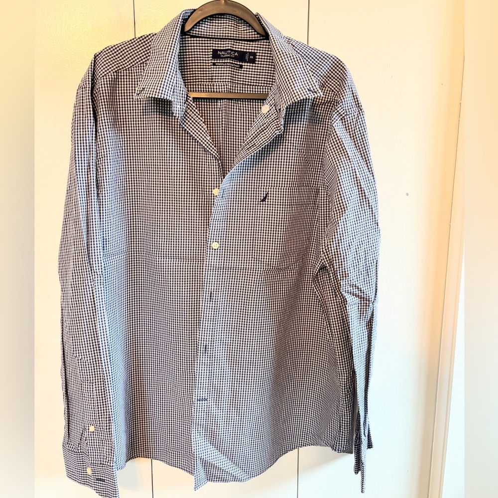Men’s Nautica button down shirt